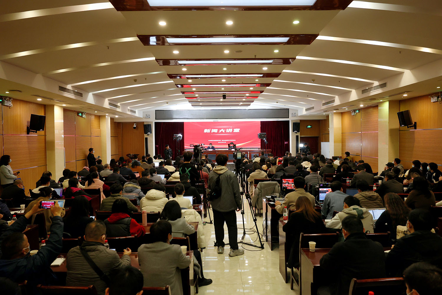 湖北“新闻大讲堂”首讲在williamhill中国官网入口开讲