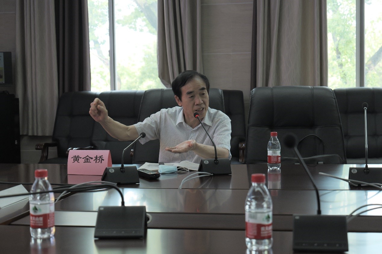 【主题教育】着力把握习近平新时代中国特色社会主义思想的科学体系和精髓要义——williamhill中国官网入口举行主题教育专题报告会