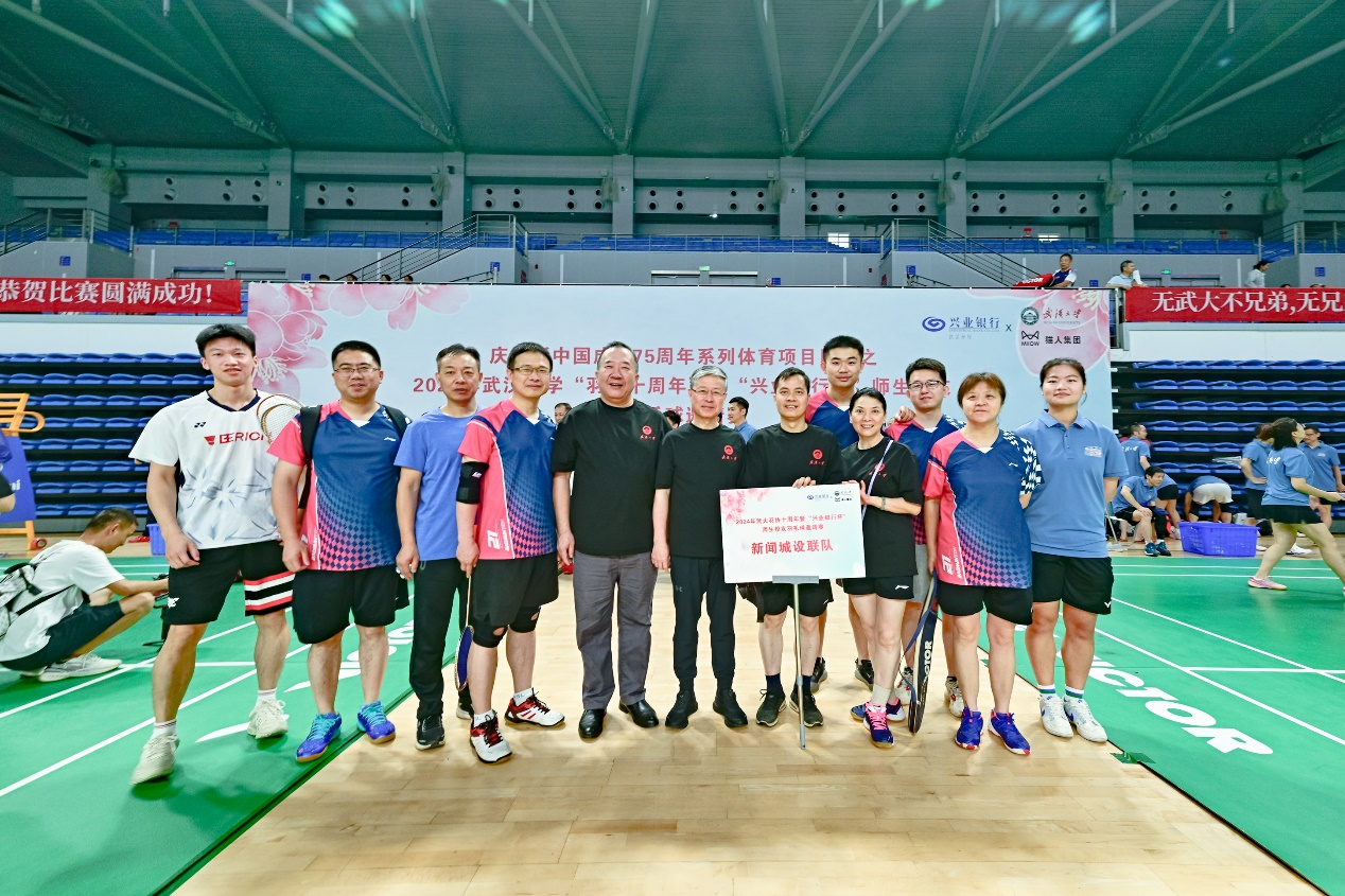 公司与城市设计公司联合组队参加2024年师生员工羽毛球邀请赛